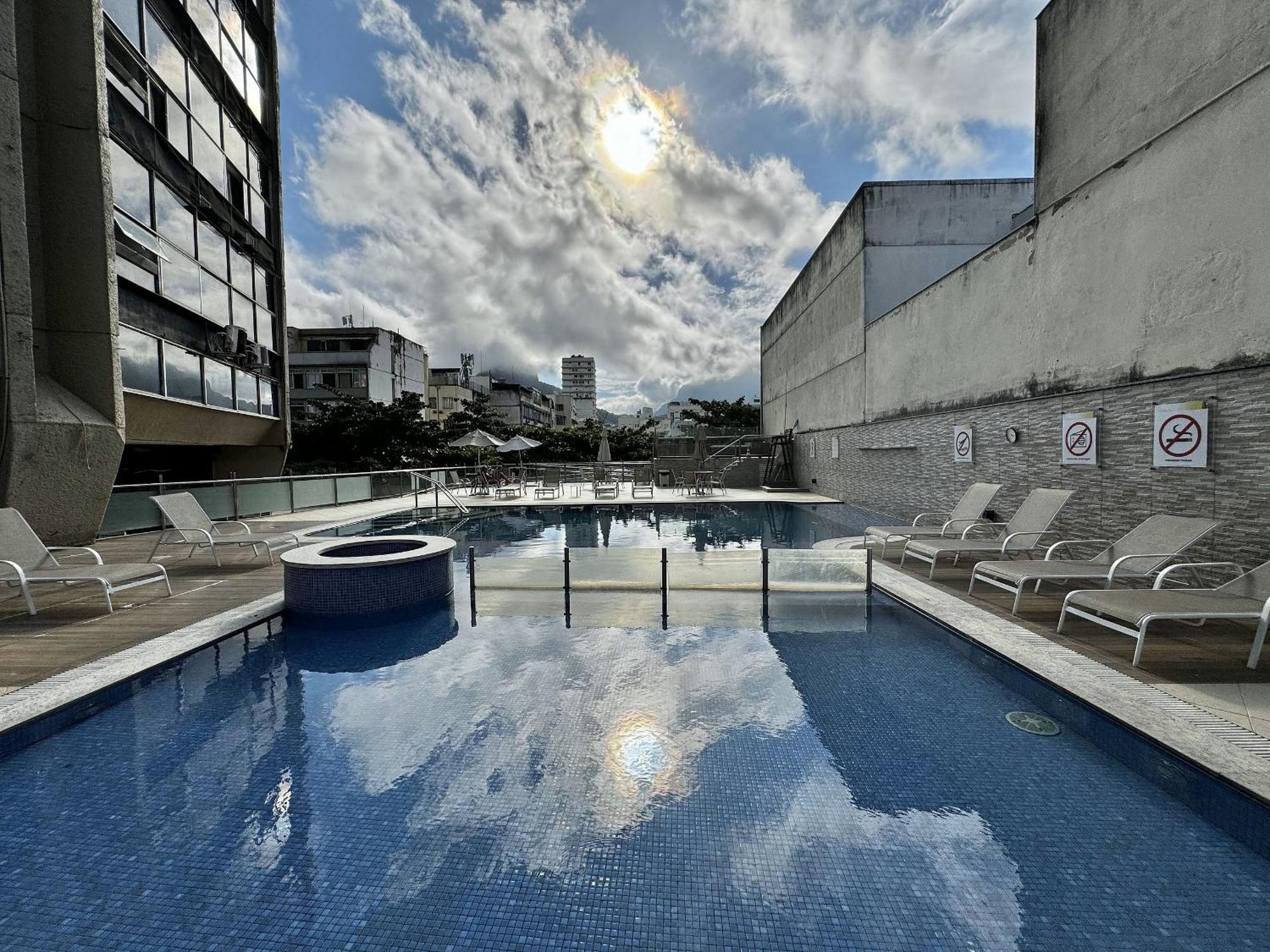 Vista Lagoa/mar Leblon Com Servicos- Por Casape
